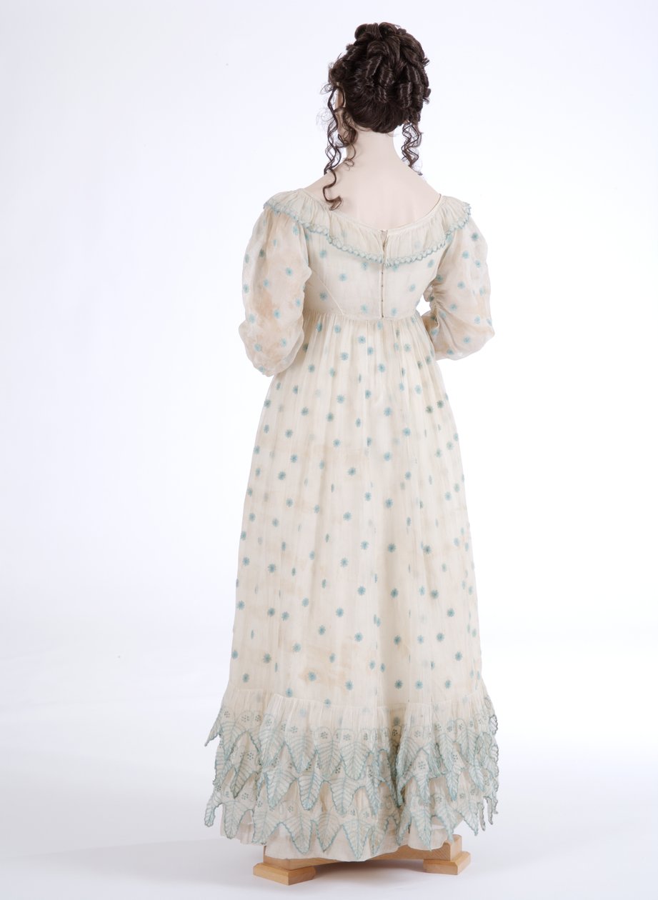 后视图的一天礼服，1815年（棉布上绣有蓝色羊毛） 作者 英语学校