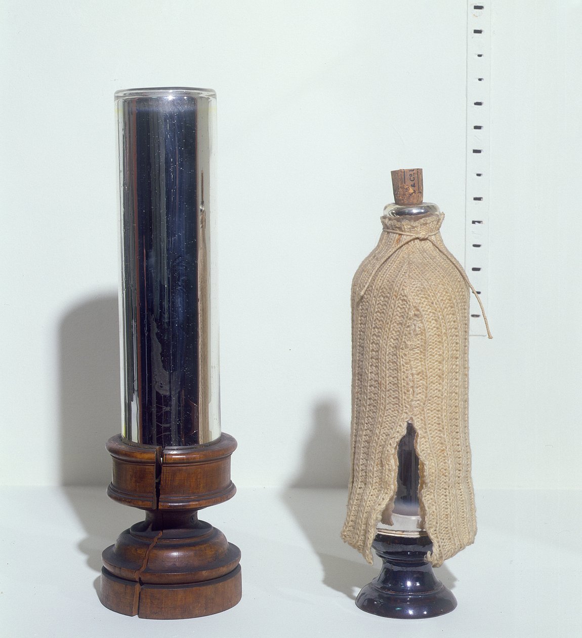Dewar thermos真空瓶，19世纪末 作者 英语学校