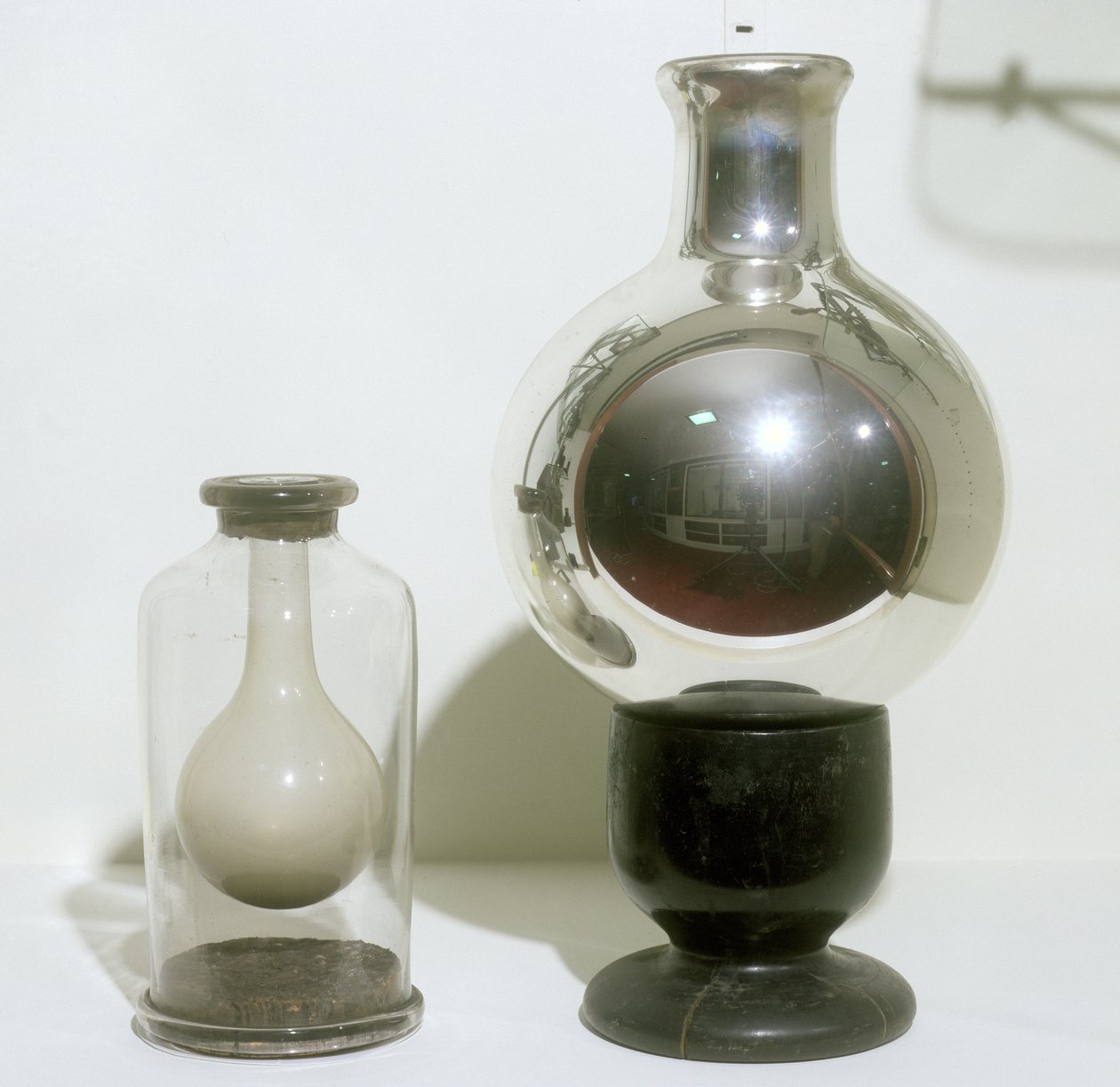 Dewar thermos真空瓶，19世纪末 作者 英语学校