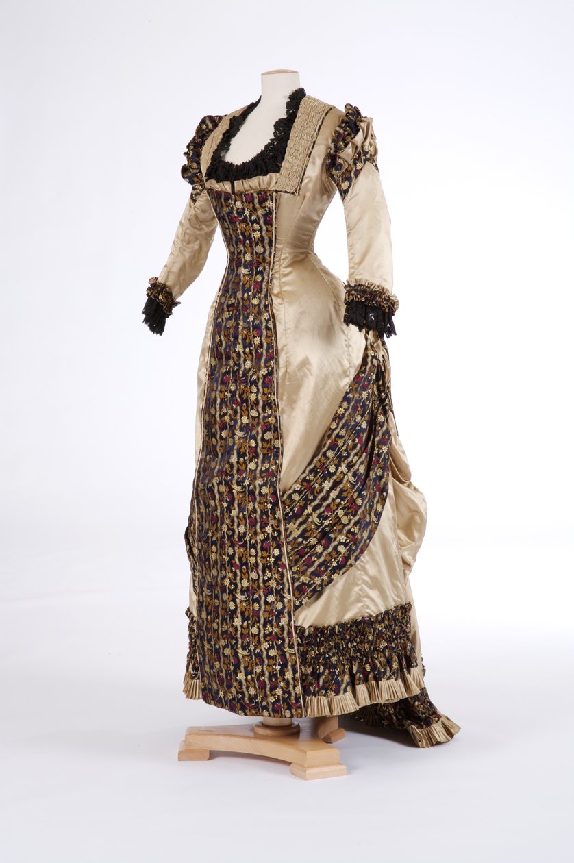 晚礼服，1870年代（丝缎） 作者 英语学校