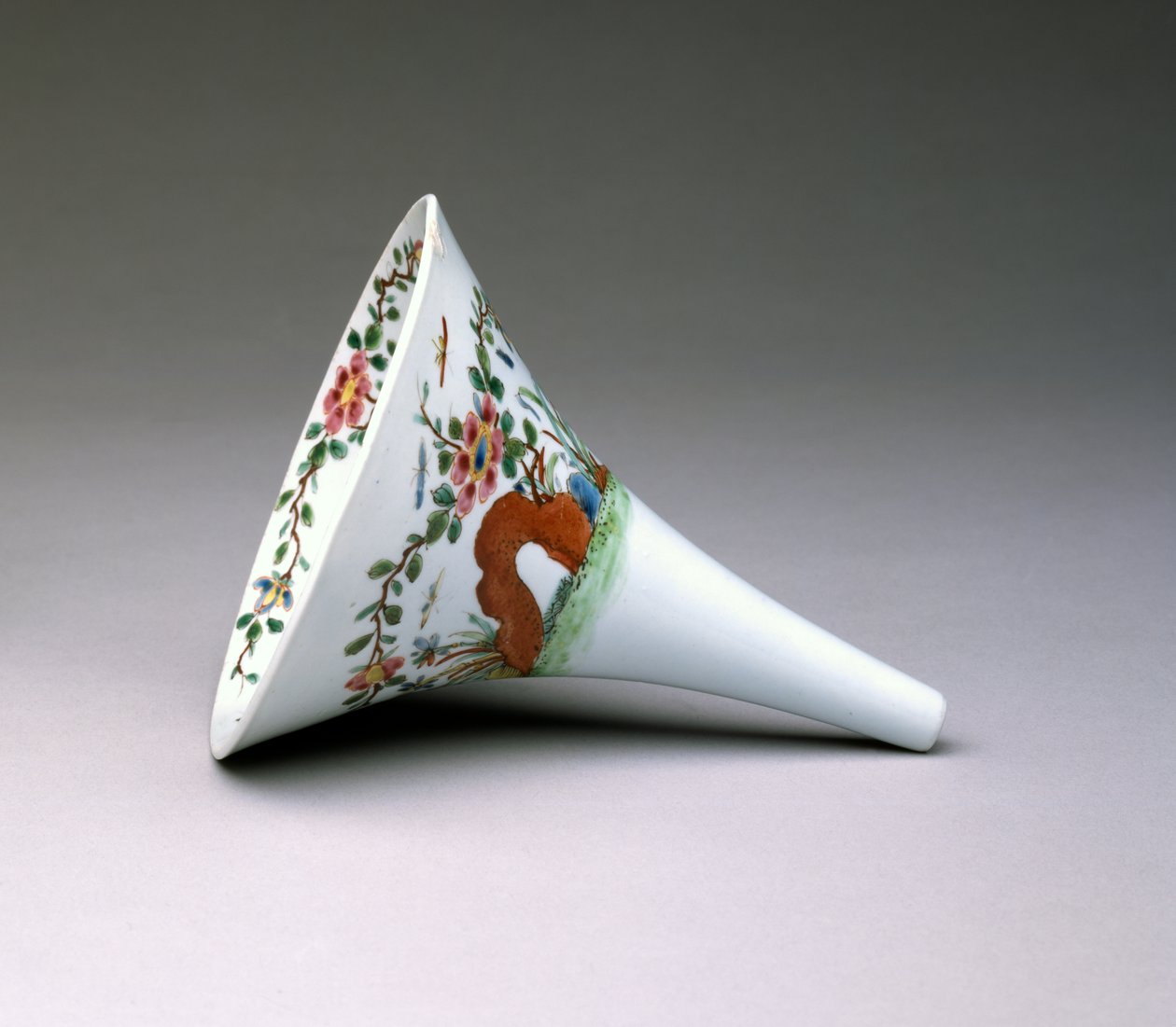Famille Rose Wine Funnel，伍斯特瓷器，1753-55（珐琅瓷） 作者 英语学校