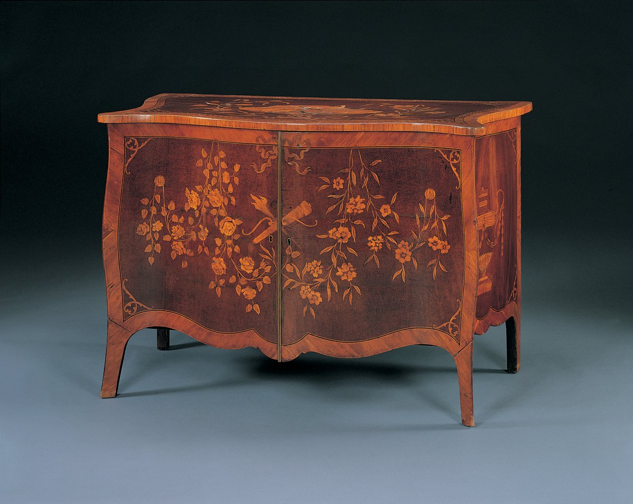乔治三世的马桶洗手间，以约翰·科布（John Cobb）的形式写于1770年（ama色和郁金香木） 作者 英语学校