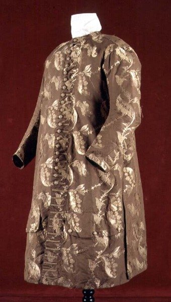 金色锦缎外套，c.1700-10 作者 英语学校