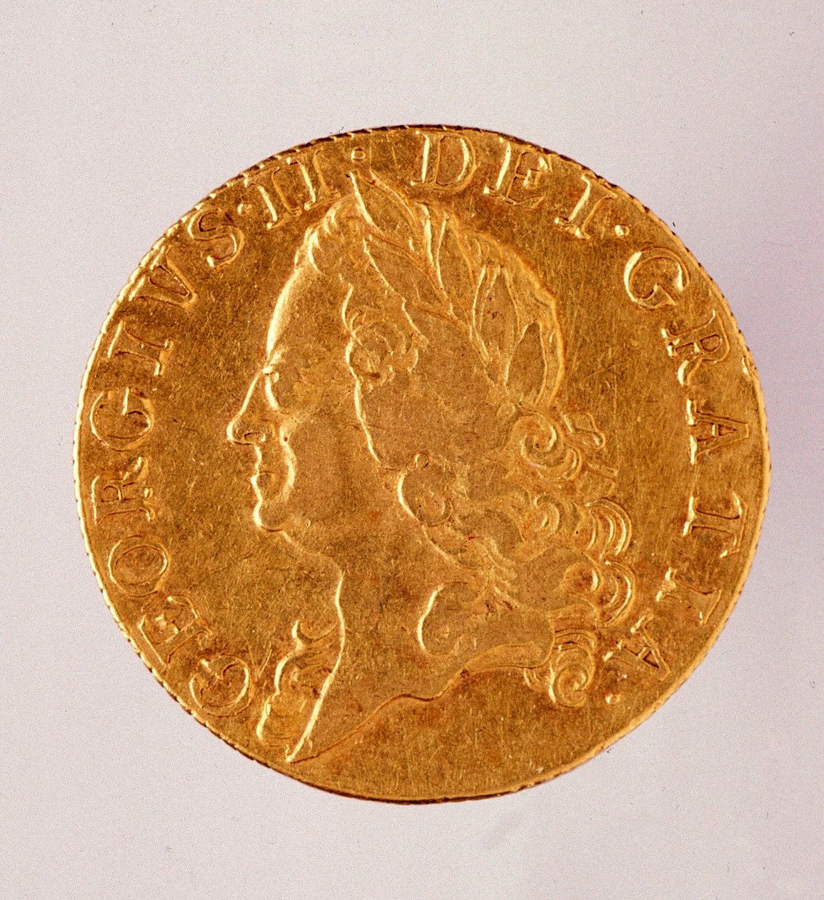 金色英式几内亚（guinee），乔治二世（1714-1760）国王统治时期 18世纪。直径2,5厘米 那不勒斯，考古博物馆 作者 英语学校