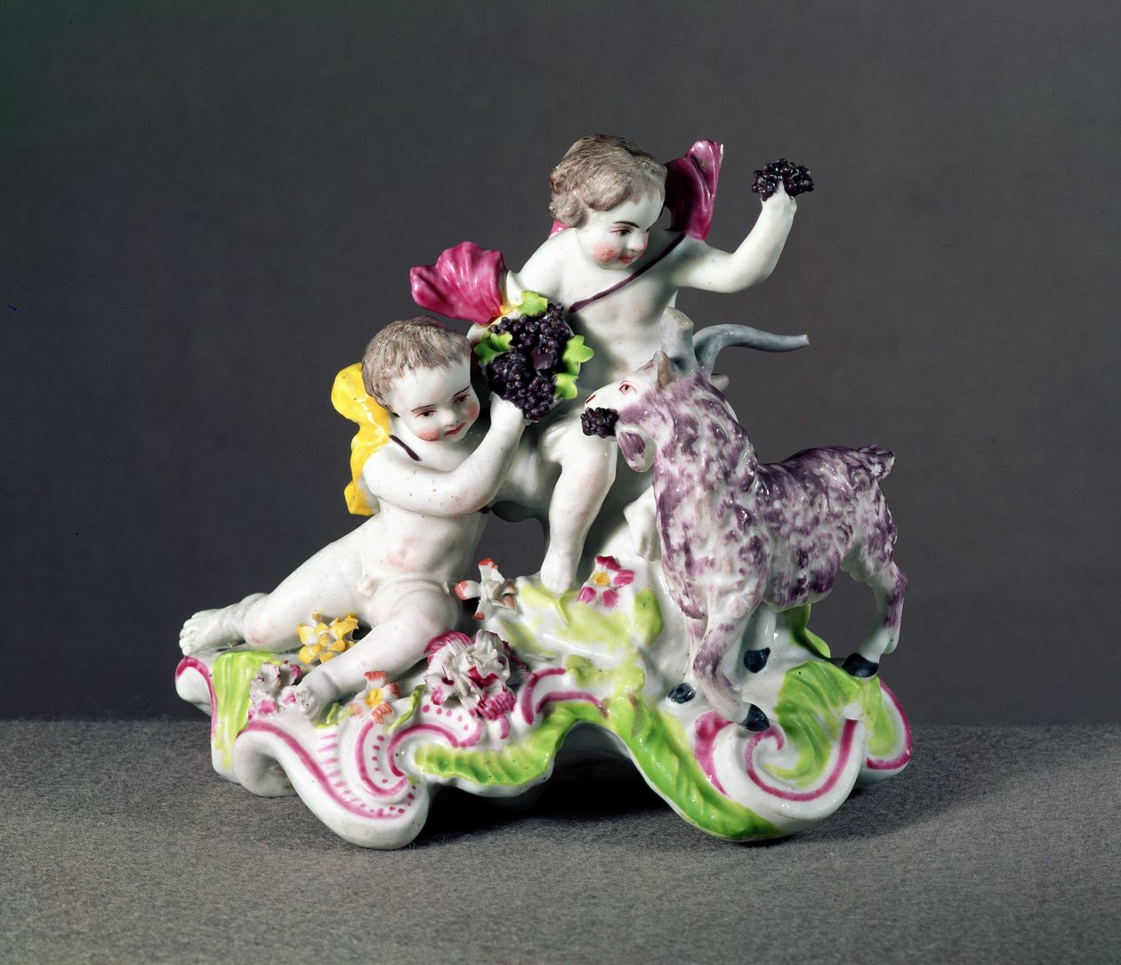 Longton Hall小组，两只带山羊的putti，c.1755（瓷器） 作者 英语学校
