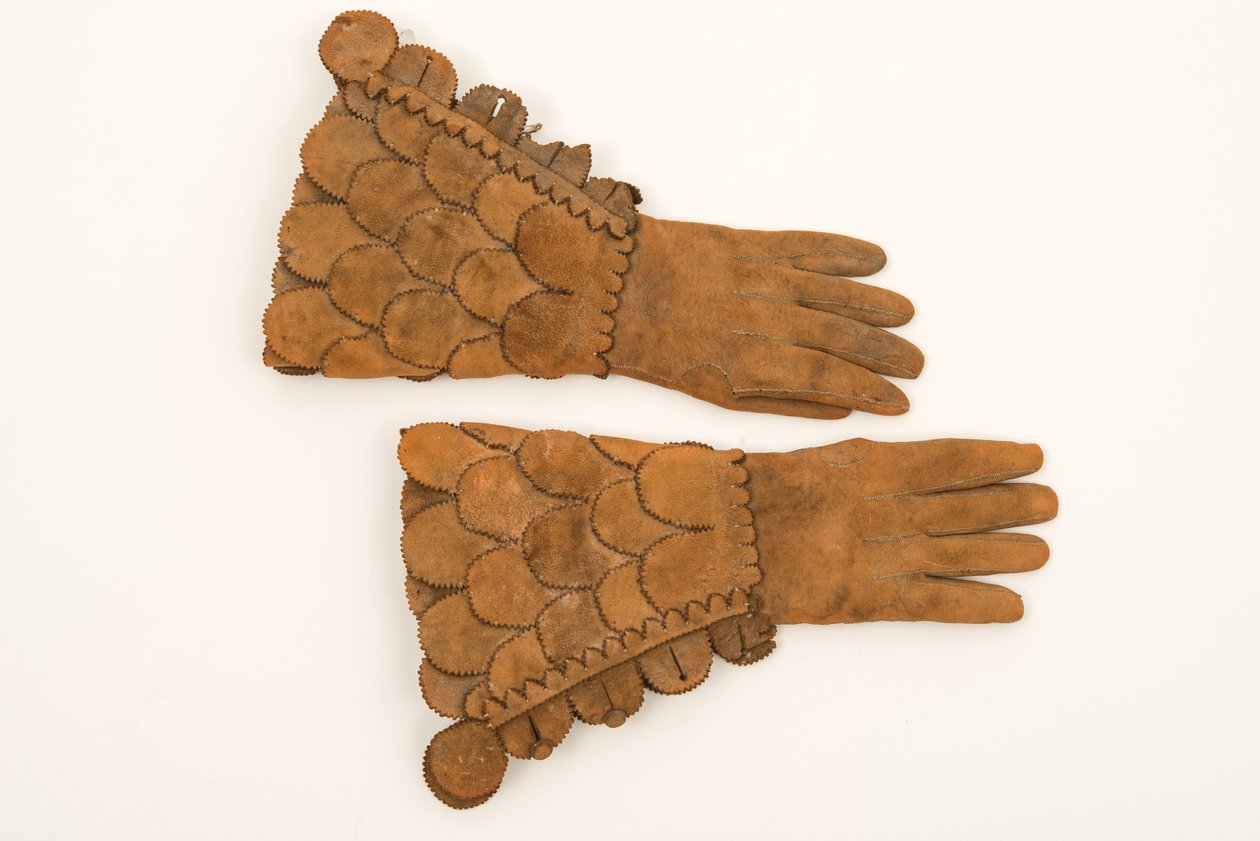 男士装甲手套，c.1600-50（重型浅黄色皮革） 作者 英语学校