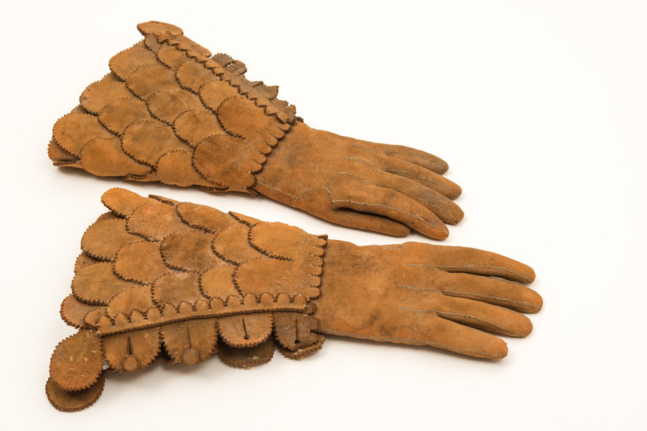 男士装甲手套，c.1600-50（重型浅黄色皮革） 作者 英语学校