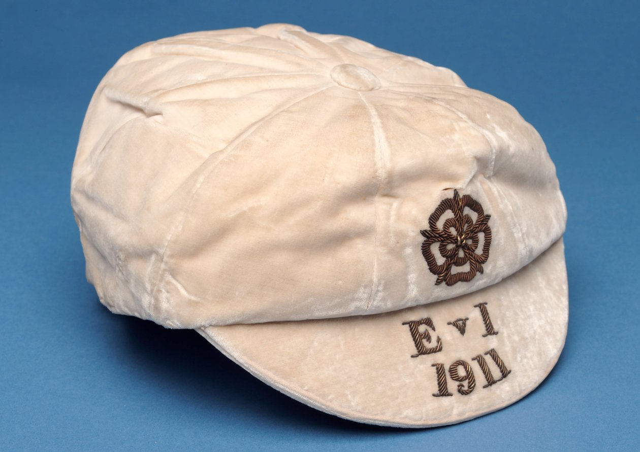 官方英格兰帽，1911年（金色编织天鹅绒） 作者 英语学校
