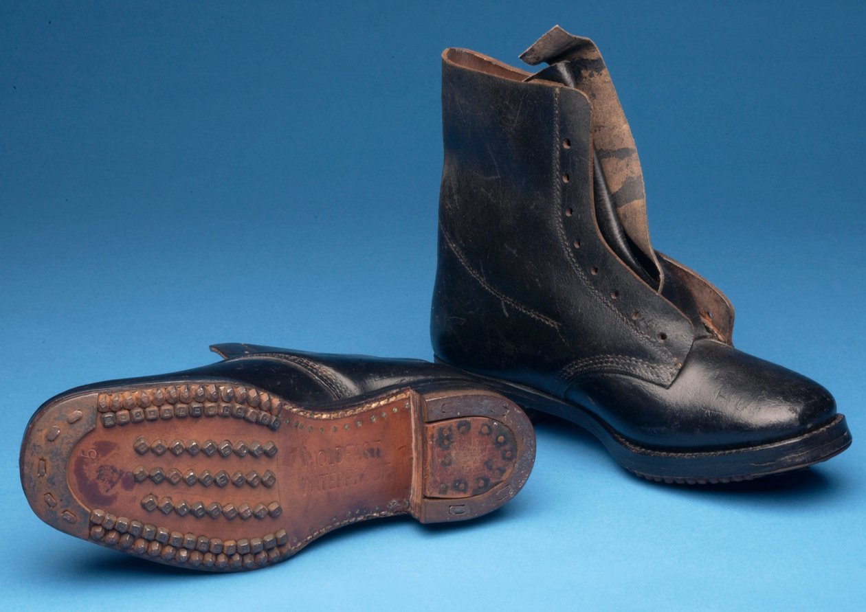 一对Holdfast Miners Boots，20世纪初（皮革） 作者 英语学校