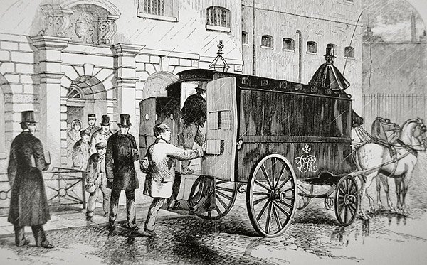 19世纪70年代，囚犯们登上一辆被称为 "黑色玛丽亚 "的警车（雕刻）。 作者 英语学校