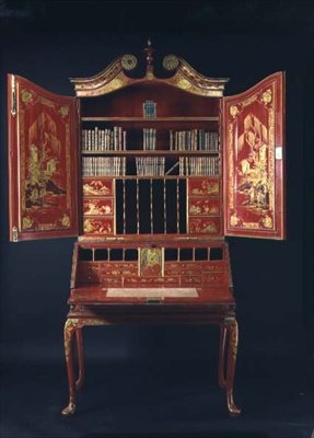 安妮女王局柜，18世纪初（漆器）。 作者 英语学校