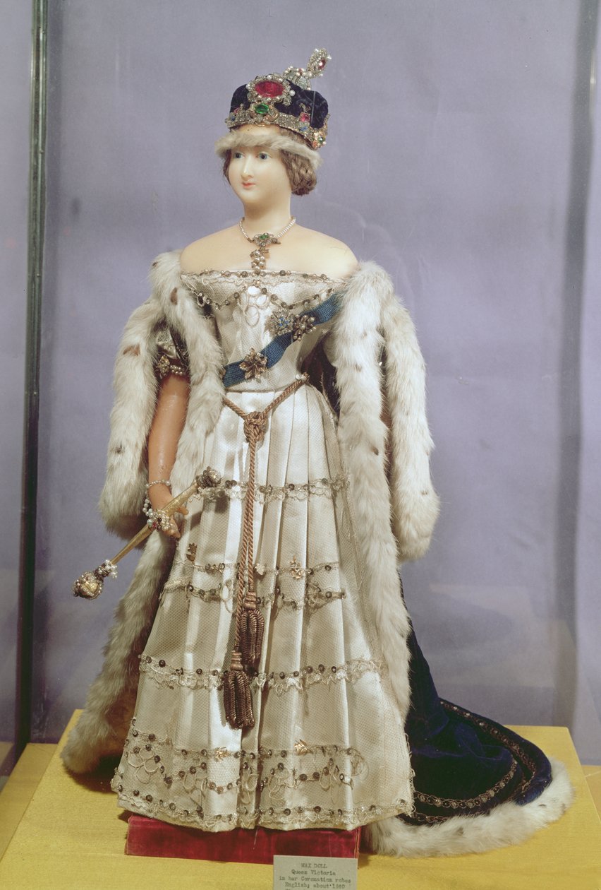 维多利亚女王（1819-1901）娃娃穿着她的加冕长袍，1840年（蜡） 作者 英语学校