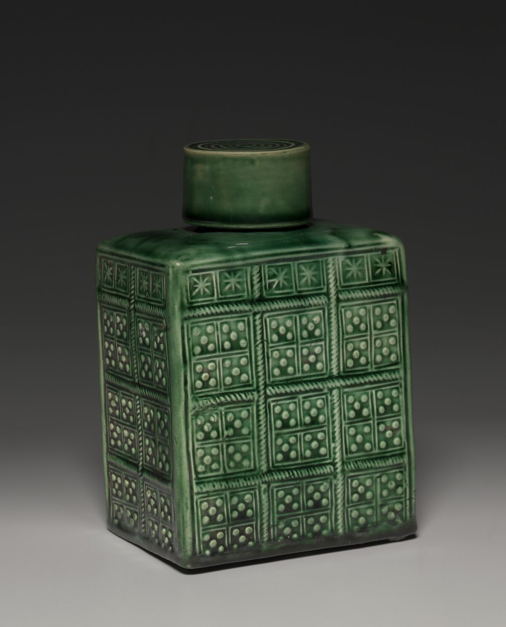 斯塔福德郡工厂带盖茶罐，约1750年至1800年 作者 英语学校