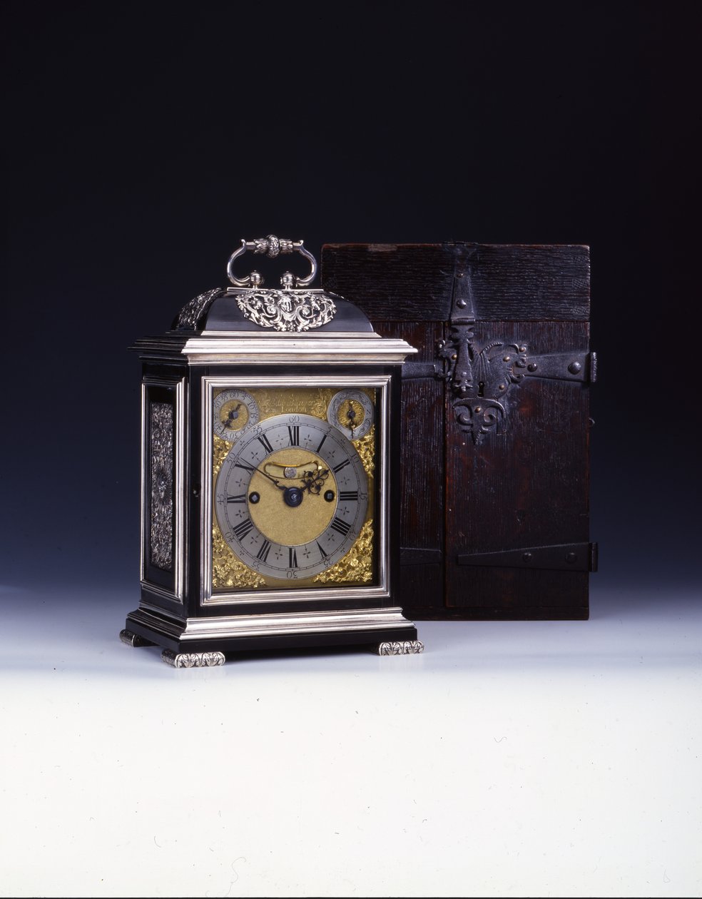 Barnard Tompion，《 Tompion and Banger》，伦敦，第460号，敲击式支架钟，约1708年（乌木和银色）（另请参阅745882-88） 作者 英语学校
