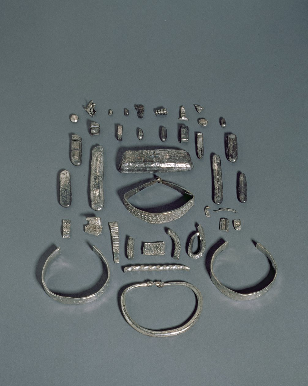 Cuerdale Hoard，Anglo-Saxon和Viking Treasure，位于兰开夏郡普雷斯顿附近的Cuerdale Hall河边的Ribble河堤上，终点公元901-5 AD（银色） 作者 英语学校