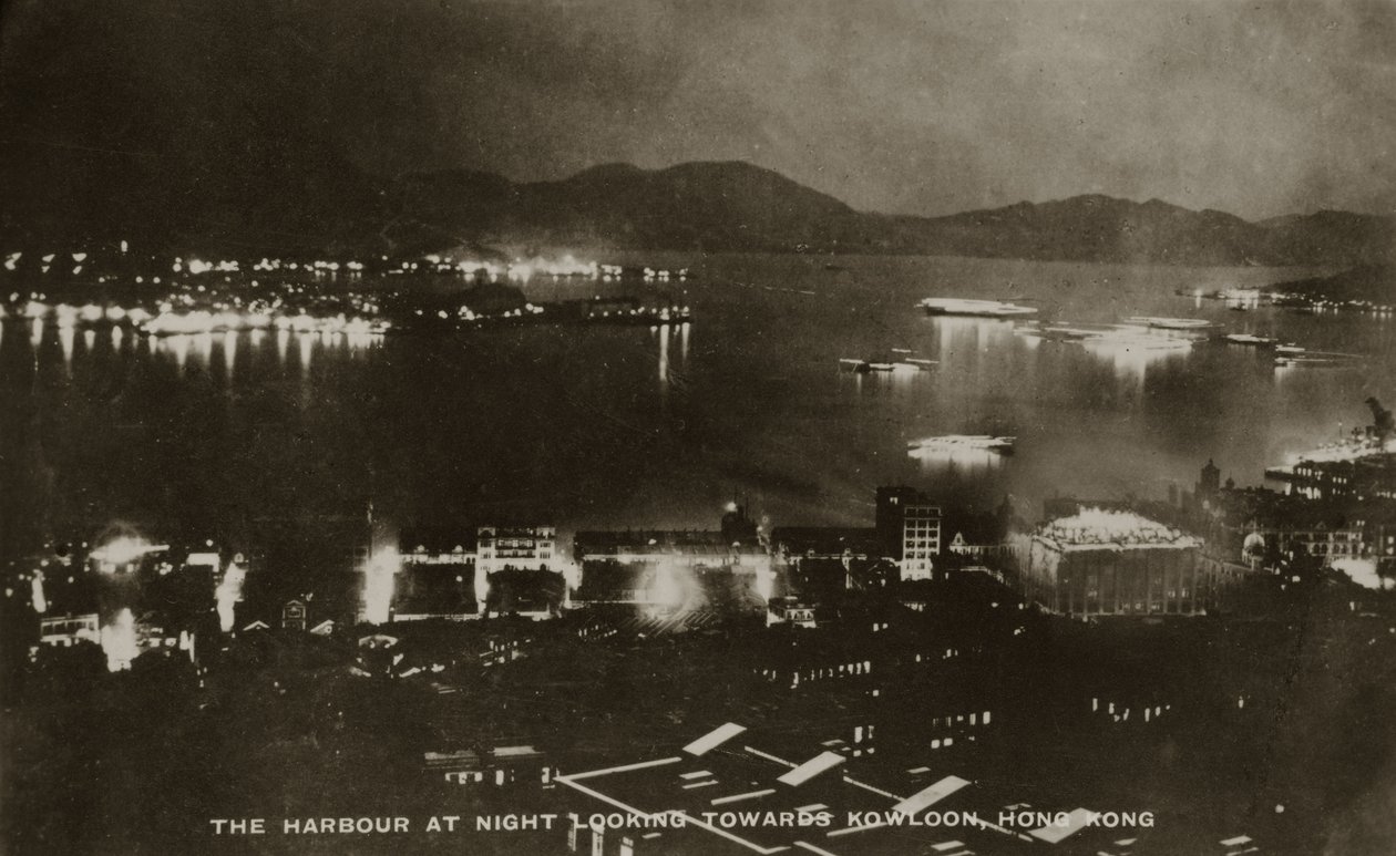 港口在夜间望向香港九龙，从一张与Pte H. Chick服务有关的照片专辑，1940年 作者 英语学校