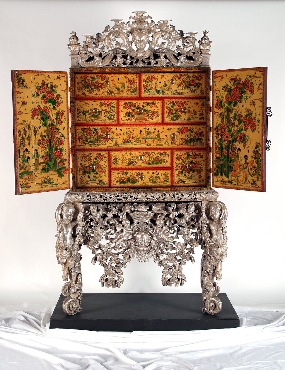 Witcombe内阁，c.1697（日本和镀银木） 作者 英语学校