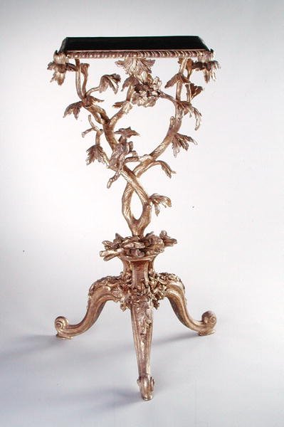 三脚架桌，约1760年（鎏金木 作者 英语学校
