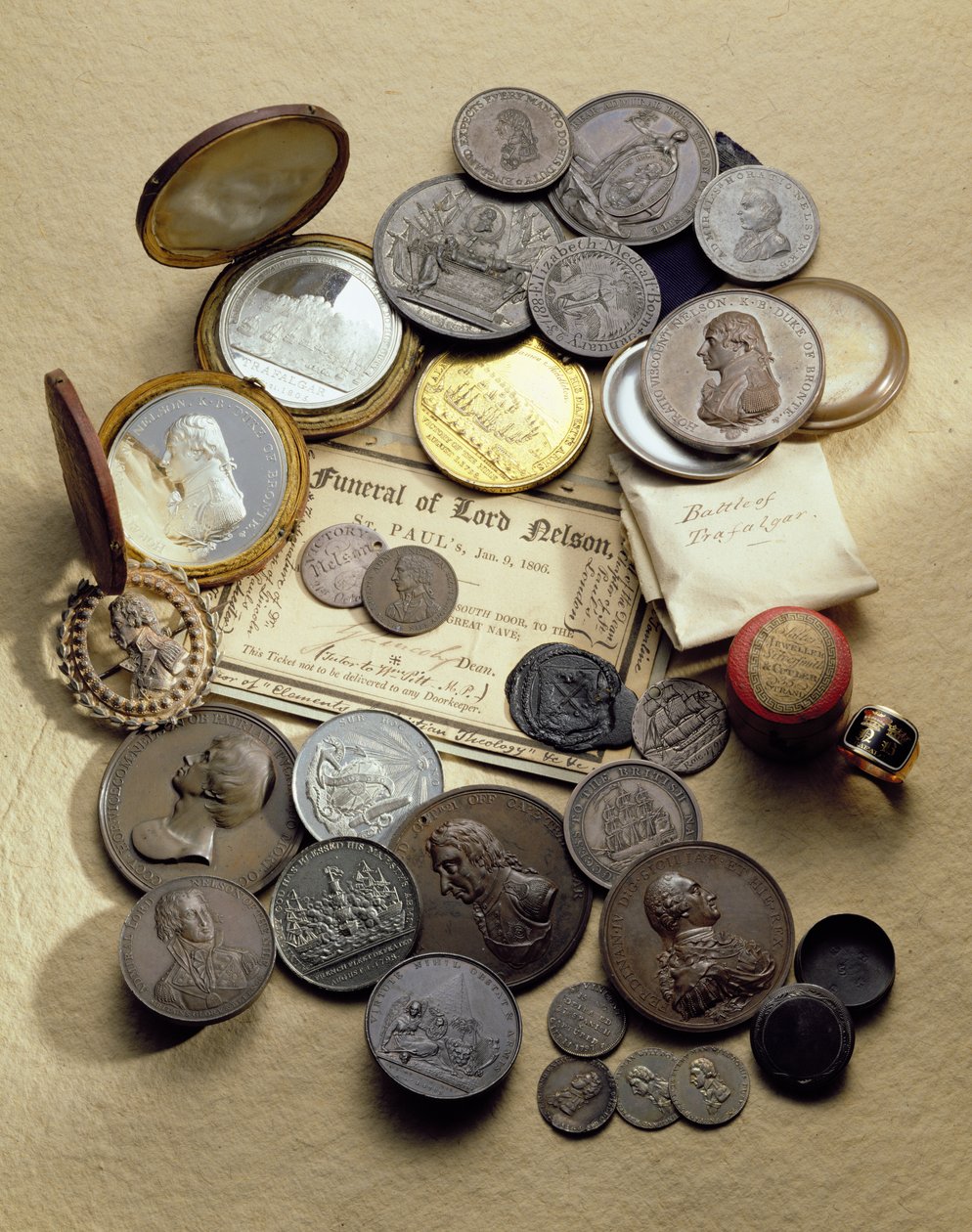 与海军上将尼尔森勋爵有关的各种奖章和文物，1798-1806 作者 英语学校