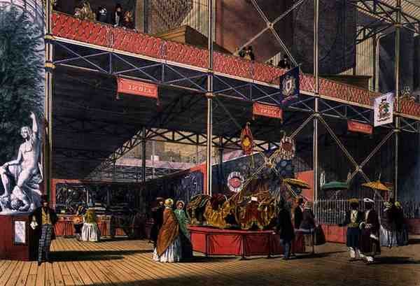 1851年大展的印度展区的中庭景色，来自迪金森的《综合图片》（彩色平印）。 作者 英语学校
