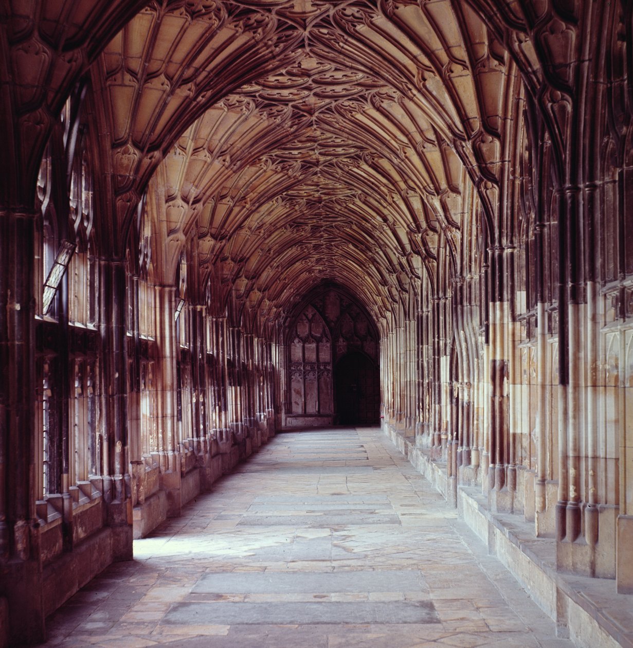 修道院的视图，c.1355 作者 英语学校
