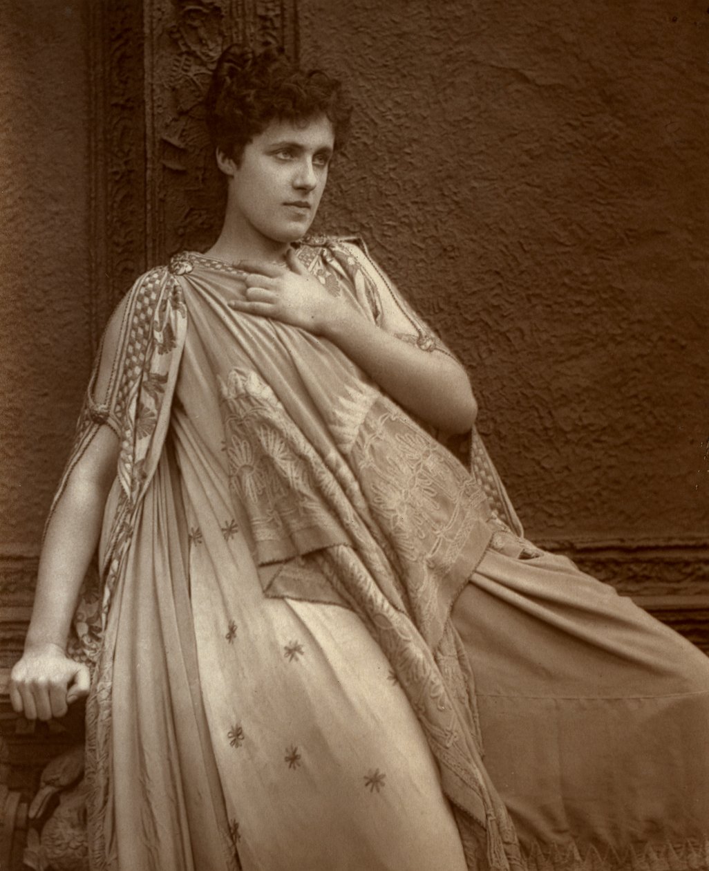 朱莉娅·尼尔森（Julia Neilson），英国女演员，1888年。 作者 欧内斯特·巴劳