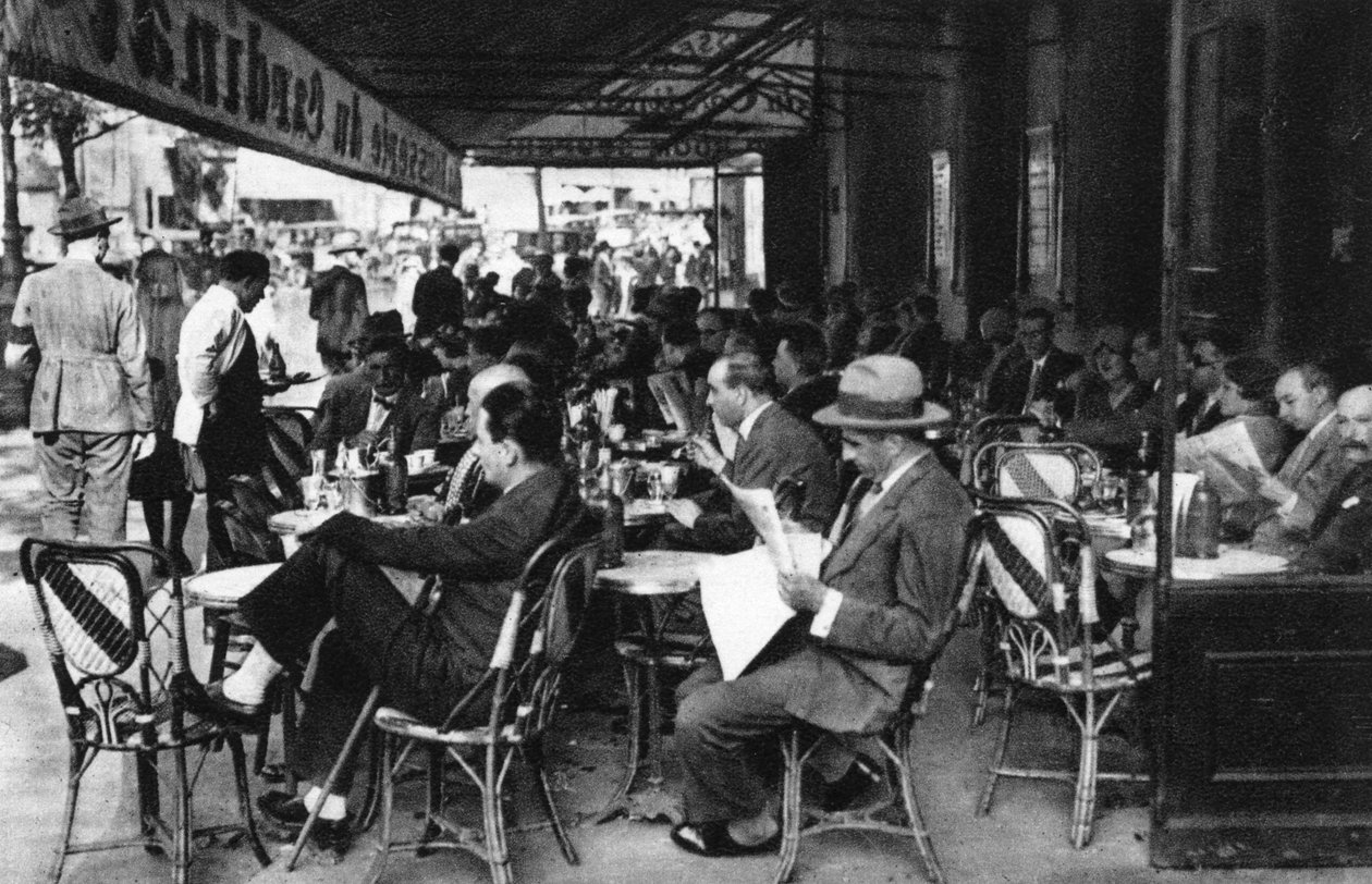 1931年，巴黎一家人行咖啡馆的人们。 作者 欧内斯特·弗拉马里翁