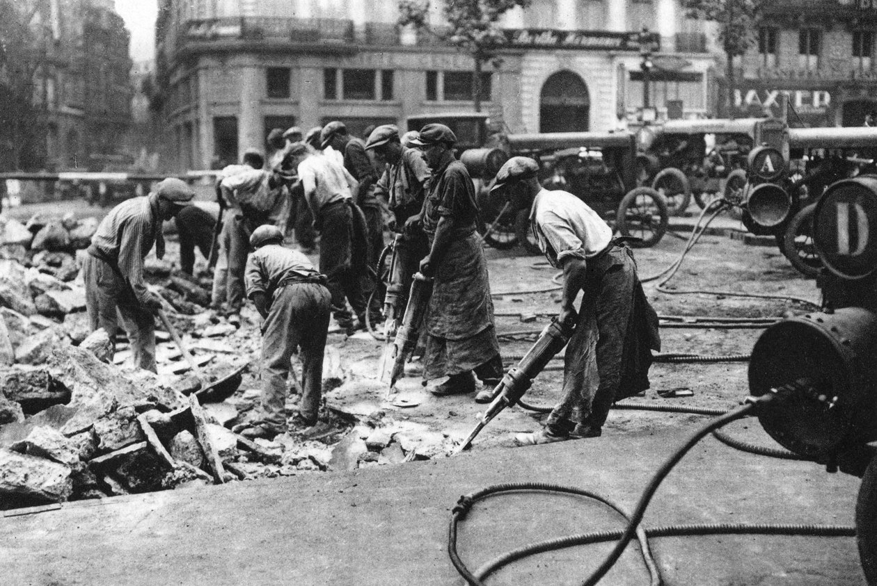 1931年在巴黎大大道上更新道路。 作者 欧内斯特·弗拉马里翁