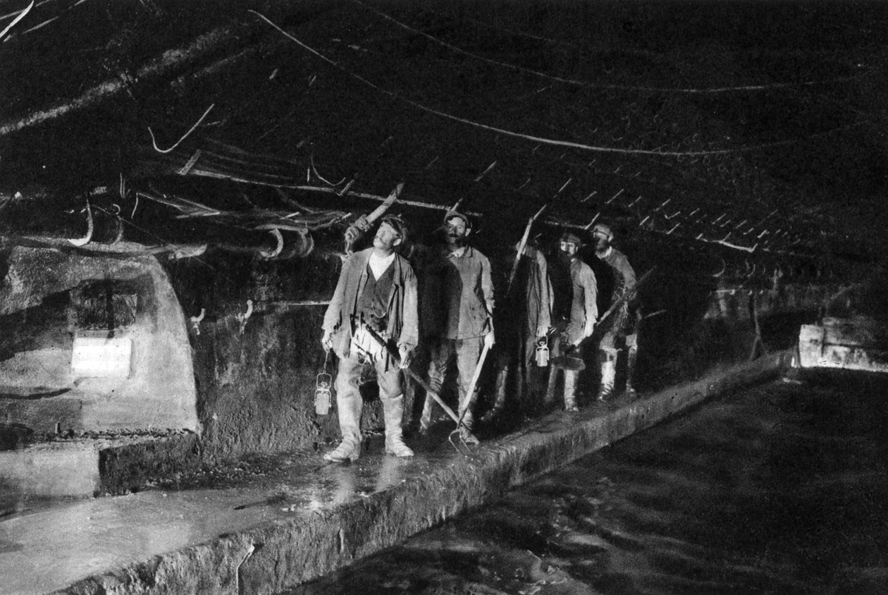 巴黎主要下水道的下水道清洁工，1931年 作者 欧内斯特·弗拉马里翁