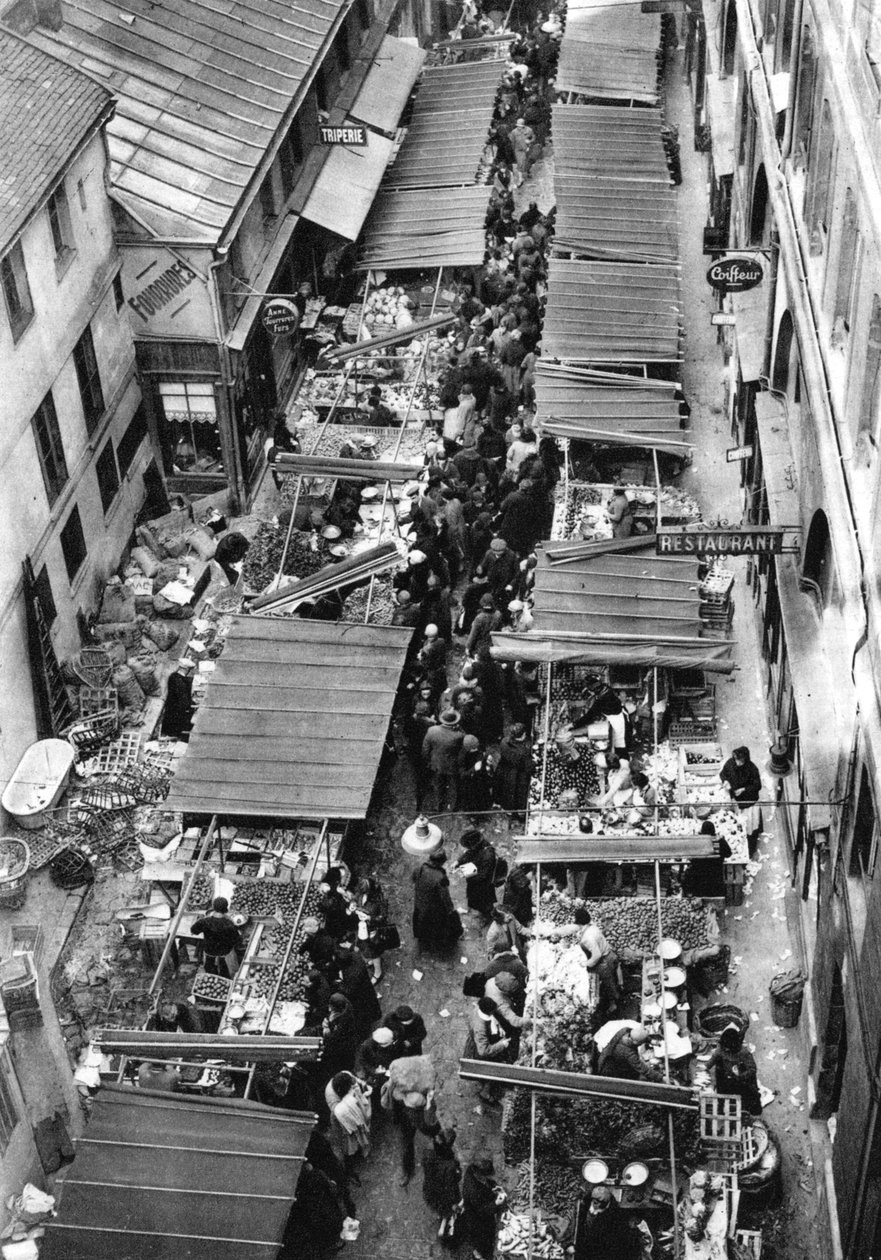 1931年在巴黎Passage Berryer风景如画的市场。 作者 欧内斯特·弗拉马里翁