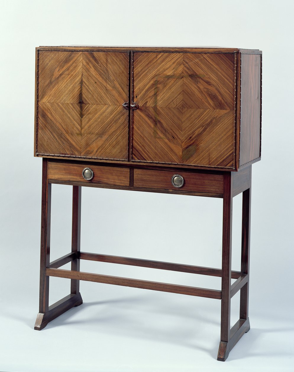 内阁，c.1902（红木与macassar乌木和缎木单板）（另见283797） 作者 欧内斯特·威廉·吉姆森