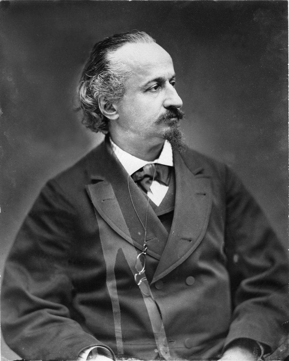  作者 艾蒂安·卡加特