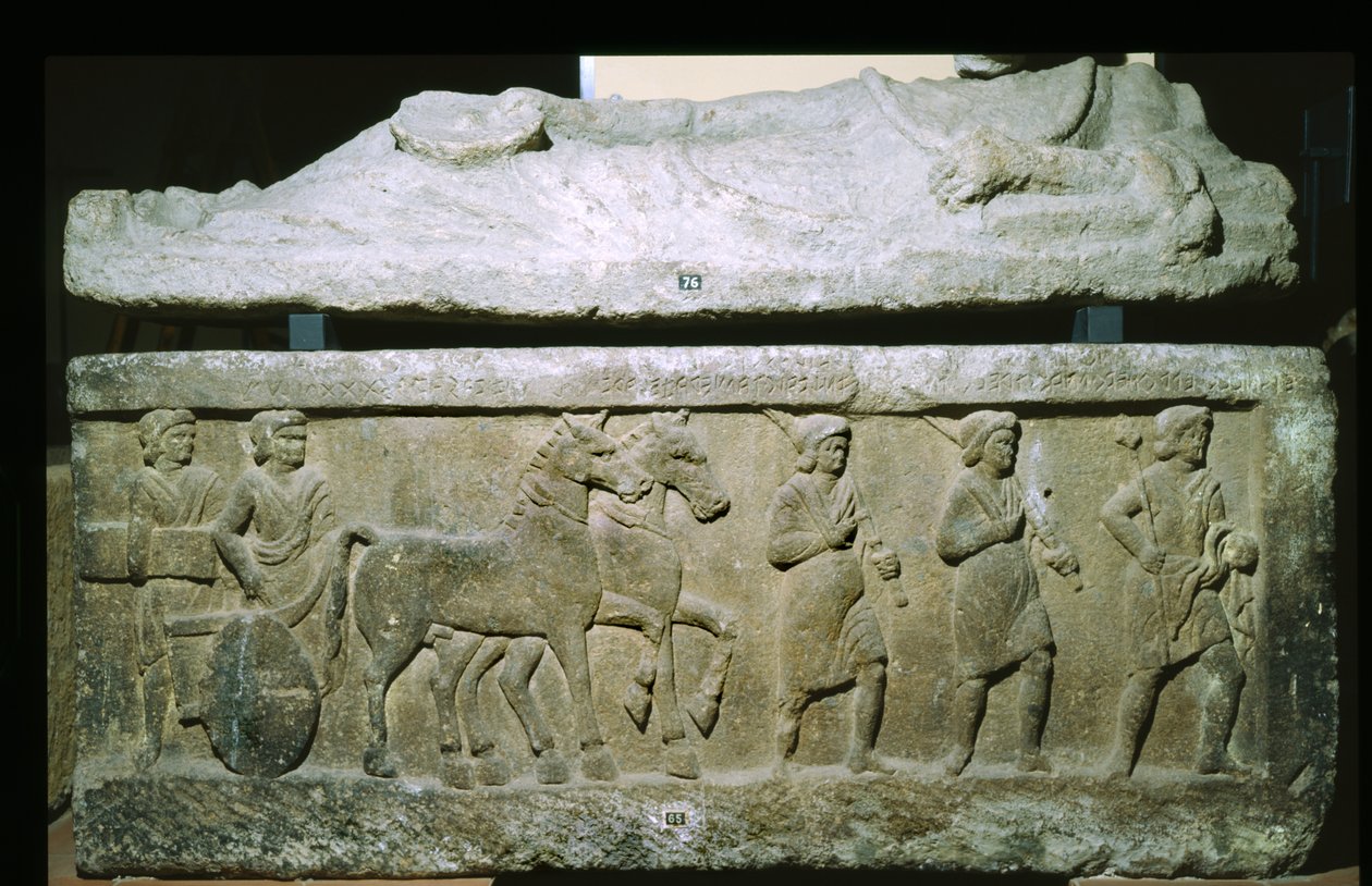 来自意大利Cerveteri Banditaccia墓地的石棺（石灰岩） 作者 伊特鲁里亚语