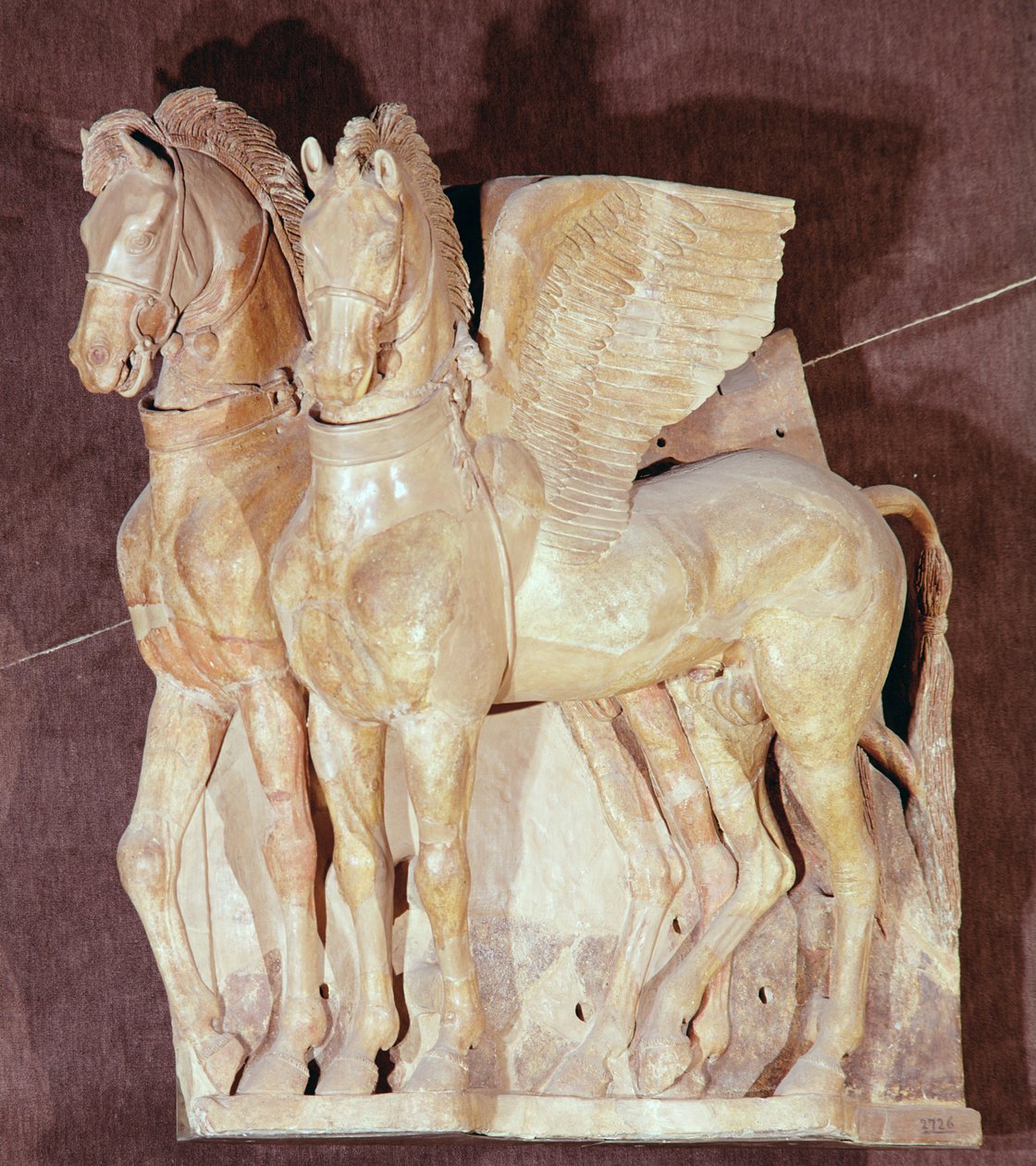 公元前4世纪至3世纪，两座有翼的马从一座寺庙的山形墙 作者 伊特鲁里亚语