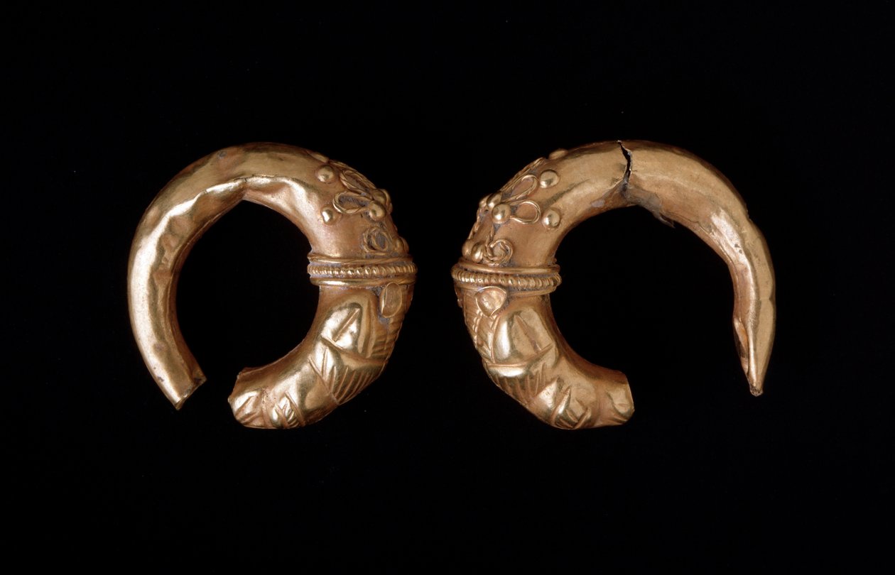 金色耳环，公元前450-400年 作者 伊特鲁里亚语