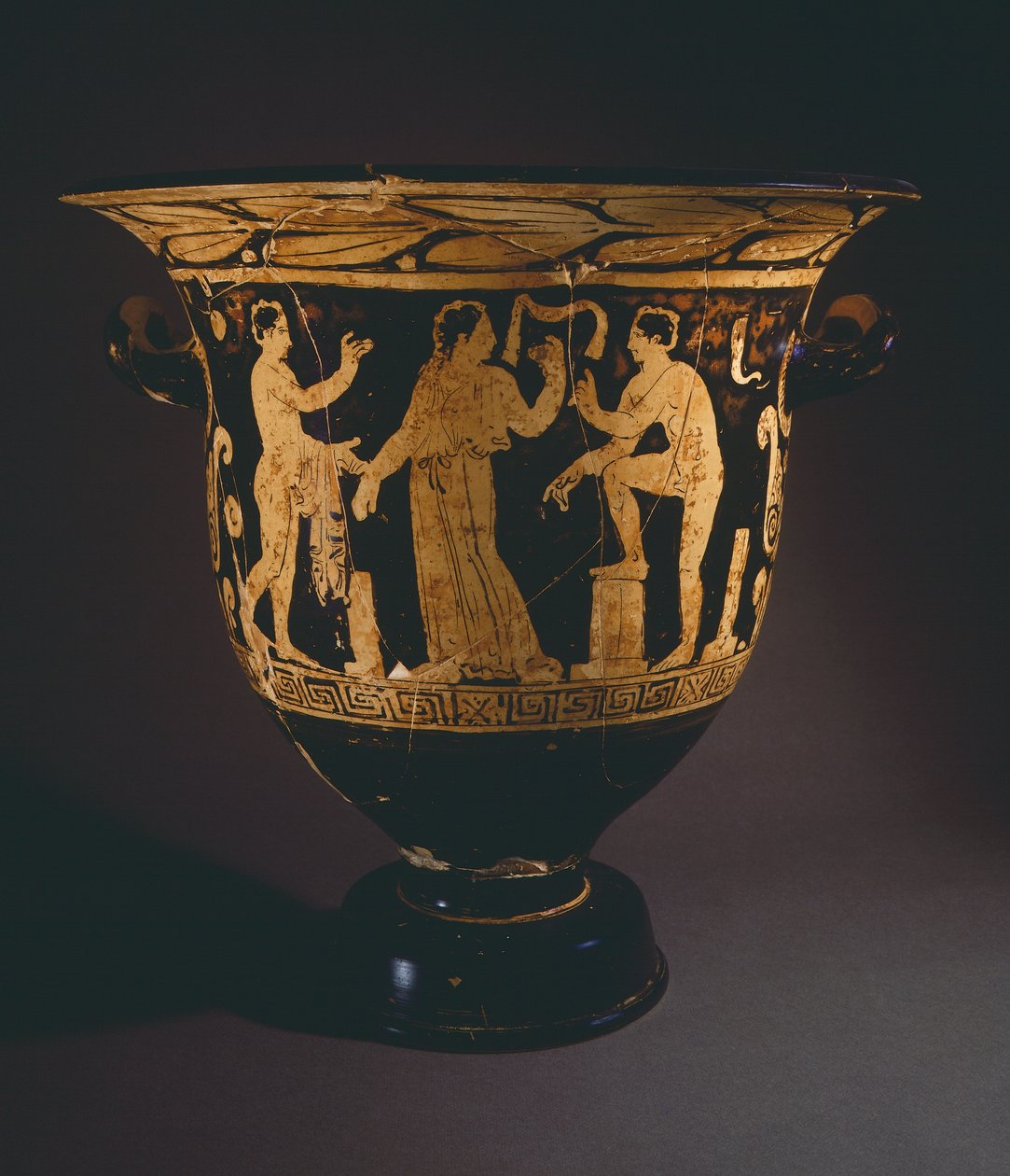 尼皮画师的Krater（大花瓶）。来自Corchiano（拉齐奥）的红纹陶器。伊特鲁里亚文明，公元前4世纪。 作者 伊特鲁里亚语