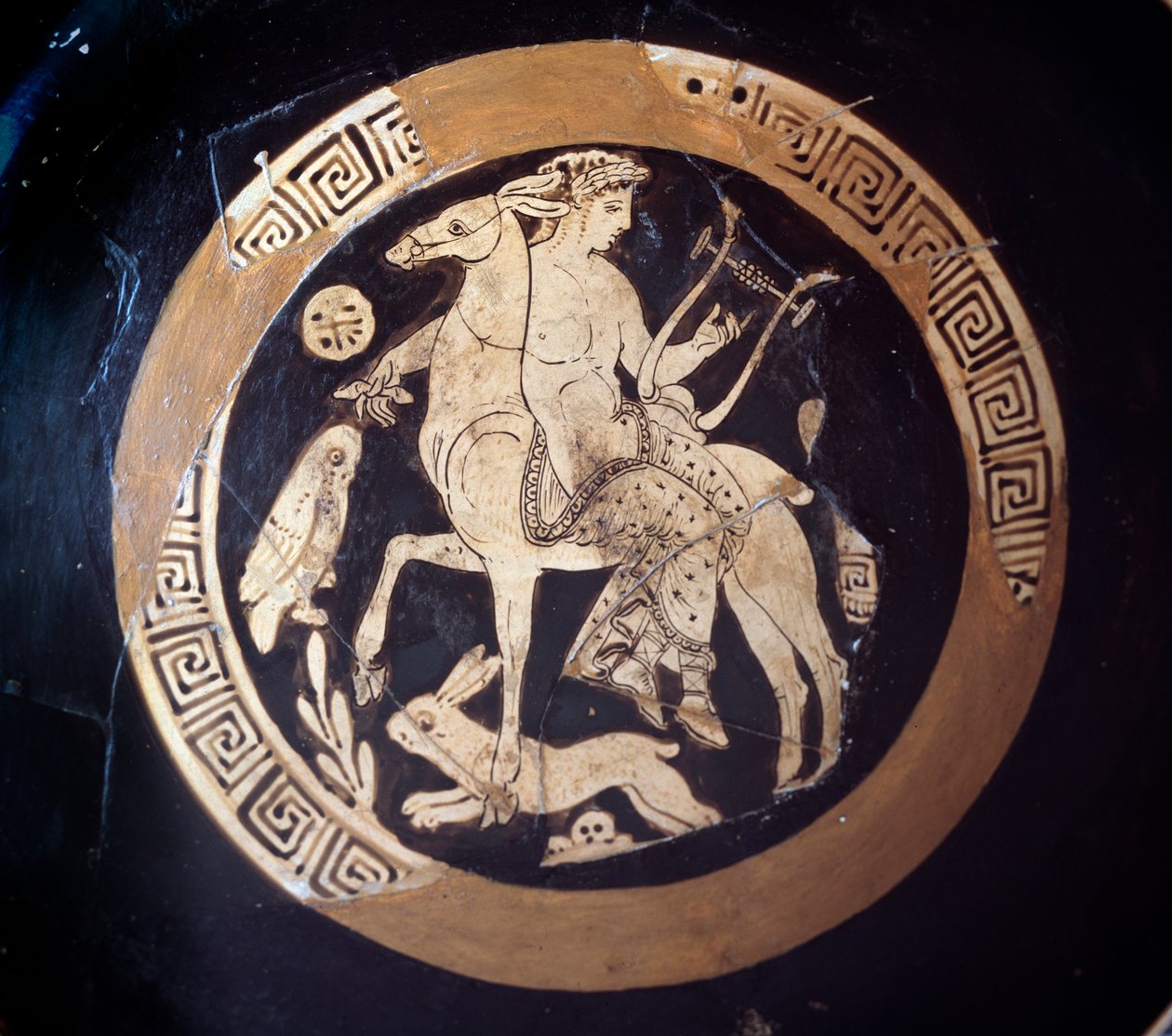 凯利克斯（Kylix），代表阿波龙的木马，陶器，公元前4世纪 作者 伊特鲁里亚语