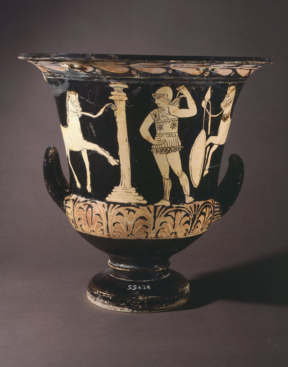 伦敦画师的krater（大花瓶）。来自Gualdo Tadino（翁布里亚）的红纹陶器。伊特鲁里亚文明，公元前4世纪。 作者 伊特鲁里亚语