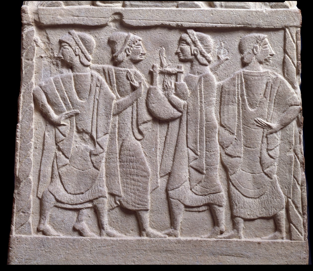 舞蹈场景，大理石墓碑的低浮雕 作者 伊特鲁里亚（Etruscan）
