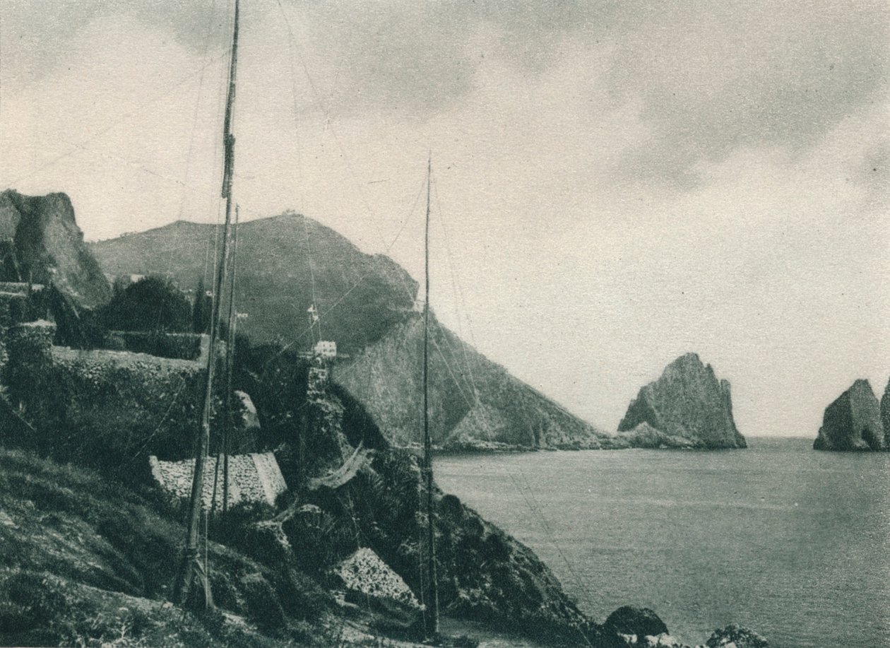 玛丽娜·皮科拉（Marina Piccola）与捕鸟网，意大利卡普里岛，1927年 作者 尤金·波普尔
