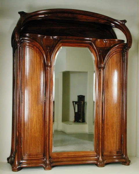 衣柜带中央镜子，c.1900（金合欢） 作者 尤金·瓦林（Eugene Vallin）