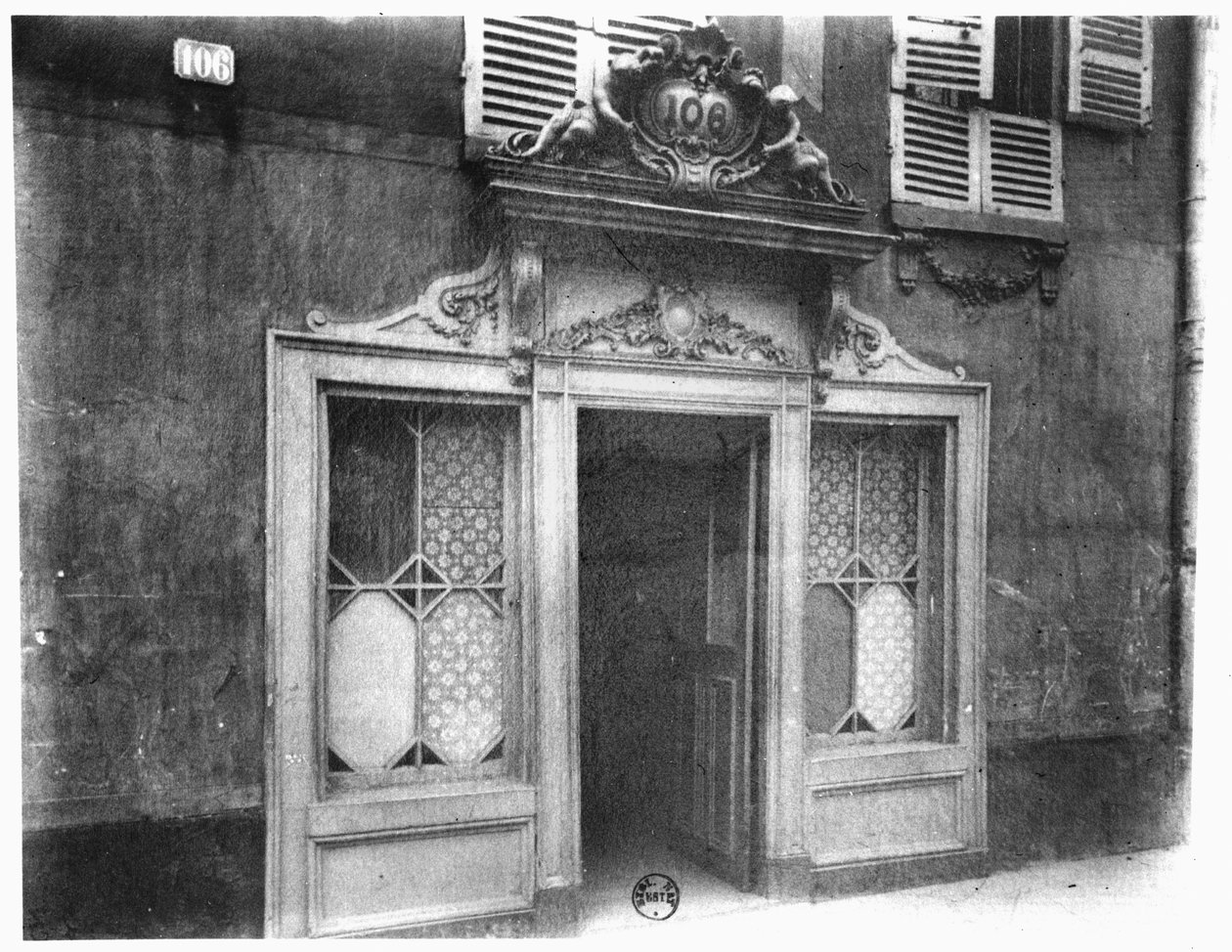 巴黎妓院的入口，106 rue de Suffren，c.1900 作者 欧仁·阿格特