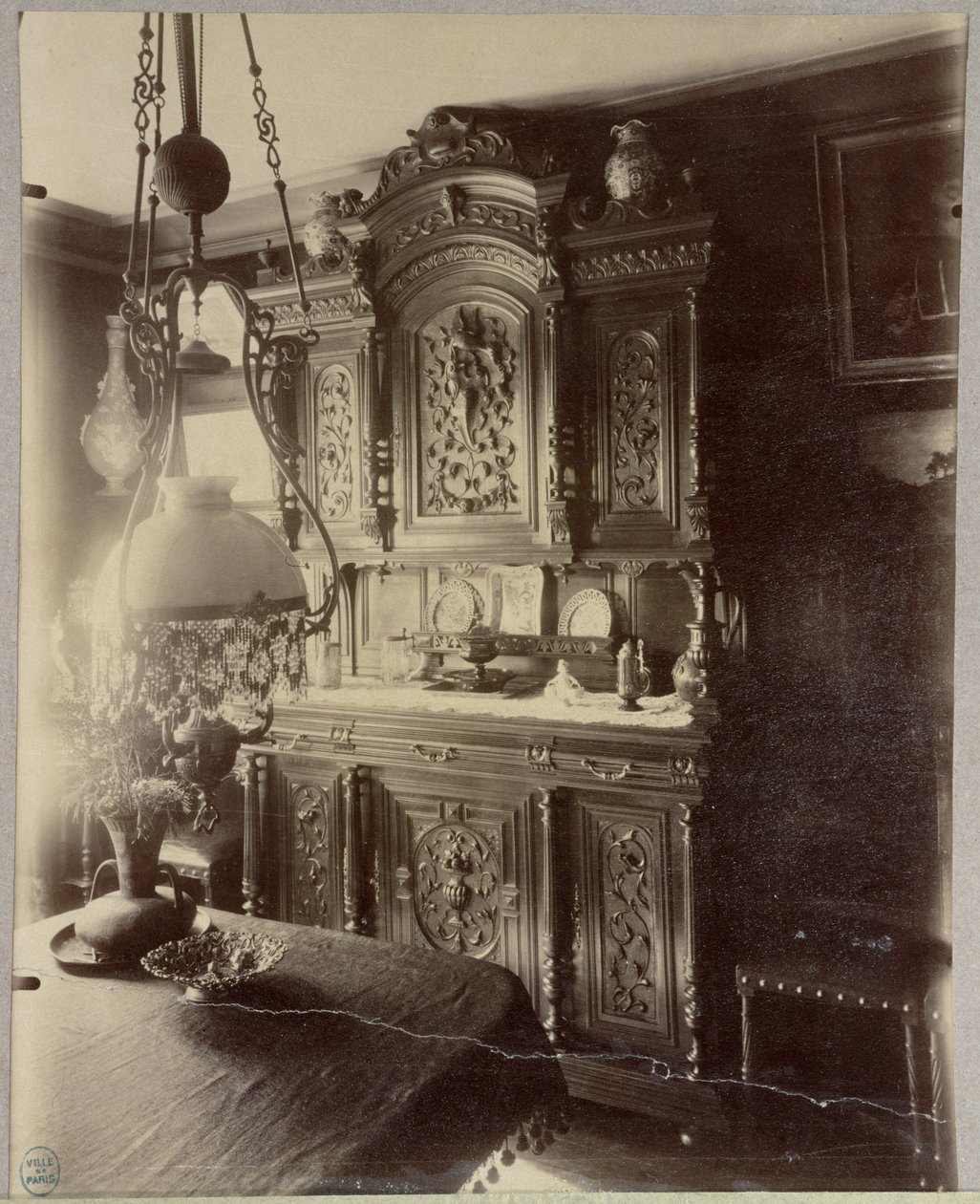 一个雇员的家的内部在天窗商店，rue St.雅克，巴黎，1910年 作者 欧仁·阿格特