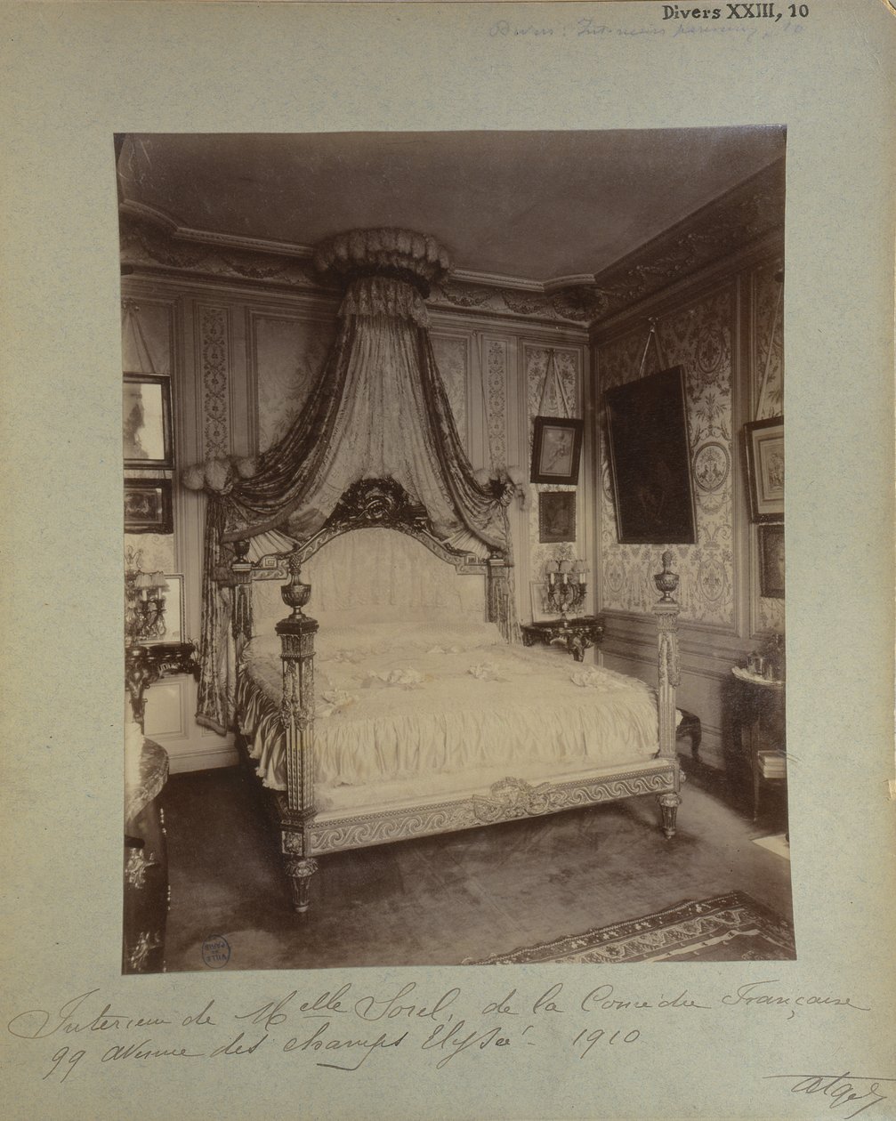 Cecile Sorel卧室在99 Avenue des Champs Elysees，1910年 作者 欧仁·阿格特
