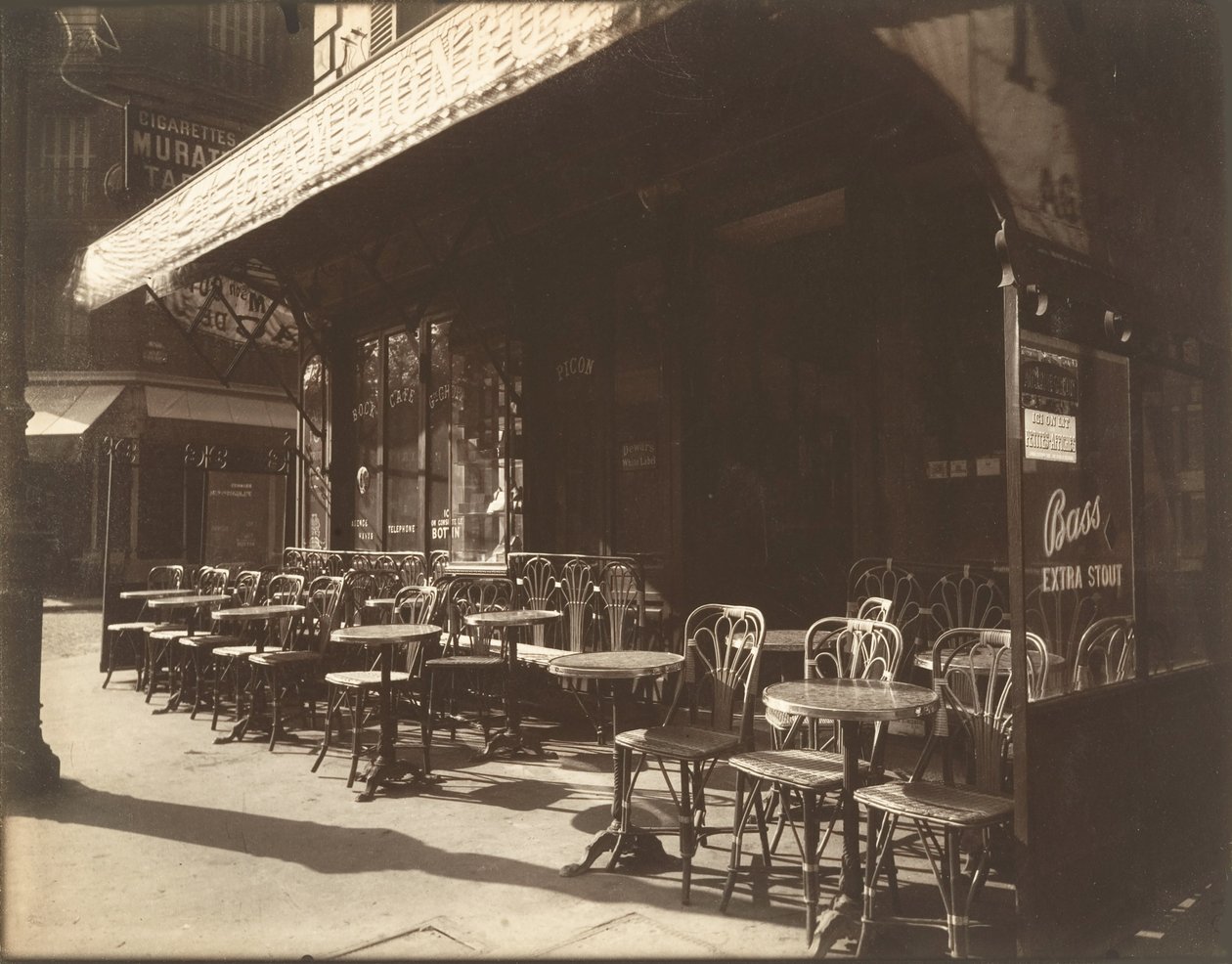大军路的咖啡馆，1924-1925。 作者 欧仁·阿格特