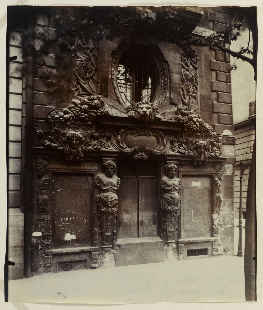 Hôtel de Fieubet ou hôtel de la Valette (actuel établissement privéle Massillon), 2 bis quai des Celestins, 4ème arrondissement, Paris (albumen print) 作者 欧仁·阿格特