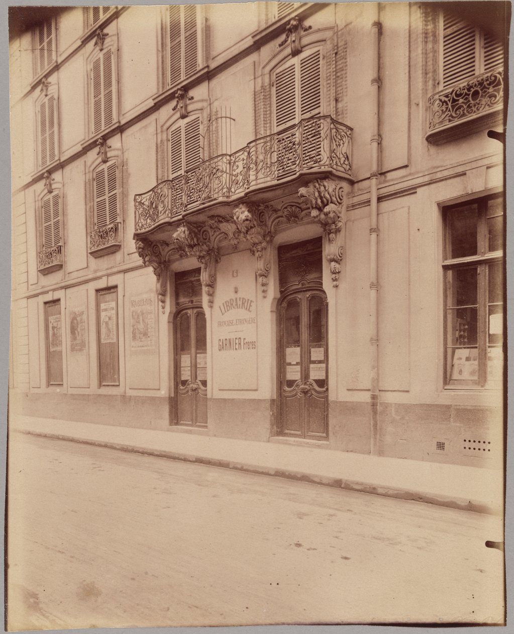 [Garnier Frères 图书馆，6 rue des Saints-Pères]。 作者 欧仁·阿格特