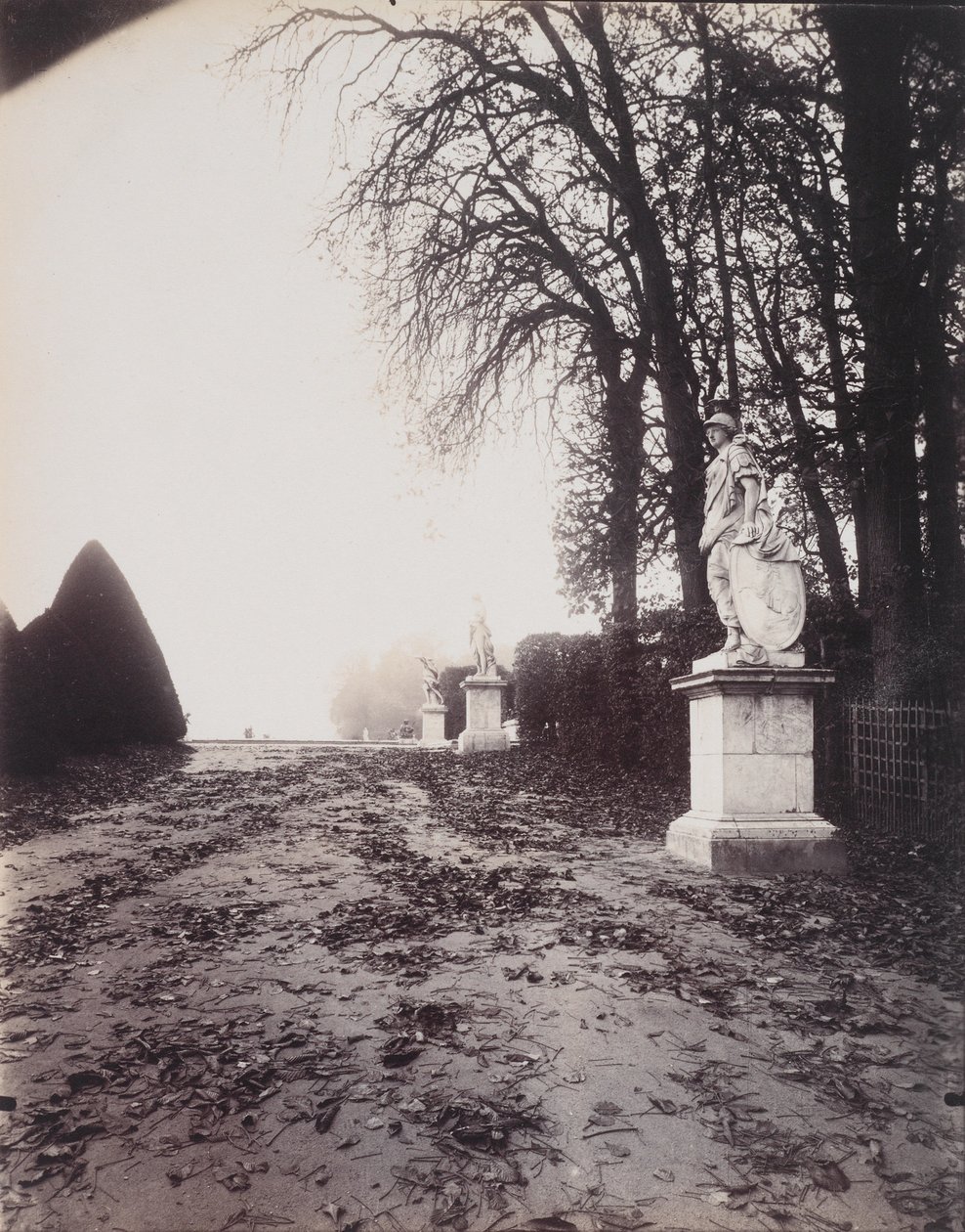 Versailles, Allee des Trois Fontaines, c.1906 (gold chloride print) 作者 欧仁·阿格特