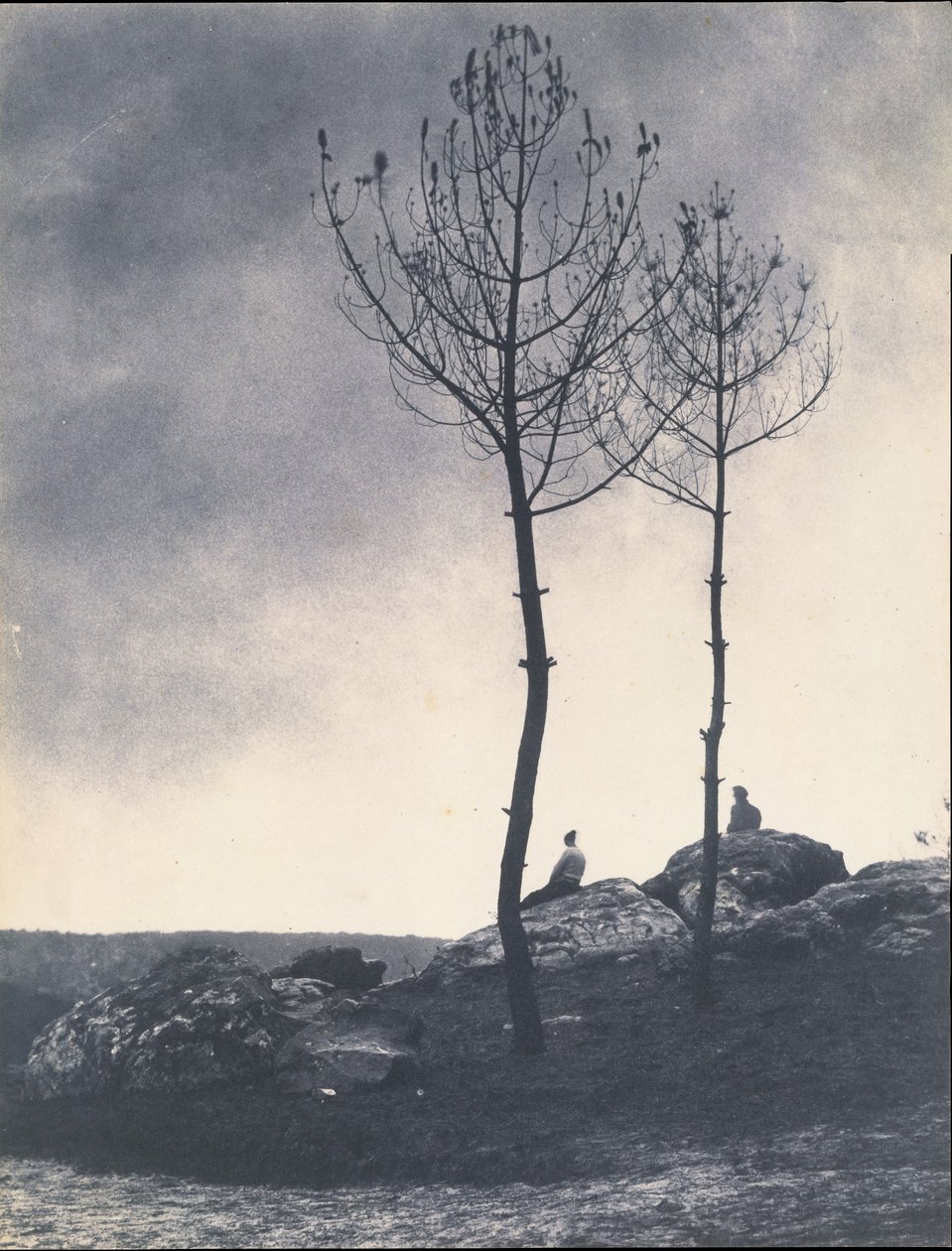 洞穴附近，烧焦的地面，19世纪60年代初。 作者 欧仁·库维利（EugèneCuvelier）