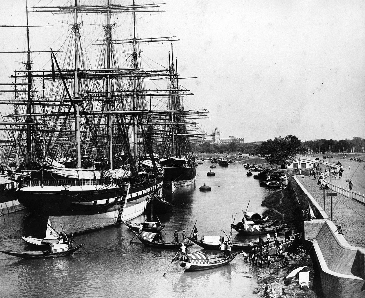 加尔各答码头，1880年 作者 欧洲摄影师